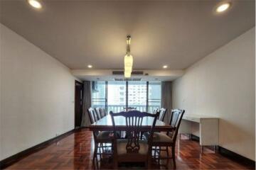 Pet-Friendly Paradise: Spacious 4-Bedroom Condo for Rent in Sukhumvit 24, BTS Phrom Phong!