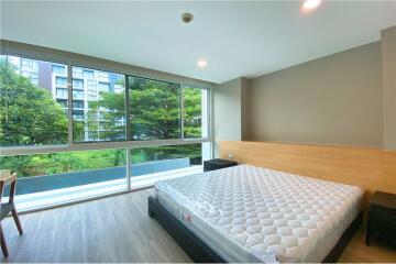 For rent apartment white and bright unit 2 bedrooms with huge balcony in low rise apartment in Sukhumvit 61. - 920071001-10852