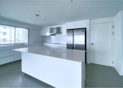 For rent spacious 2 bedrooms with balcony, open kitchen at Sathon Park Place - 920071001-10854