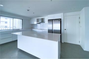 For rent spacious 2 bedrooms with balcony, open kitchen at Sathon Park Place