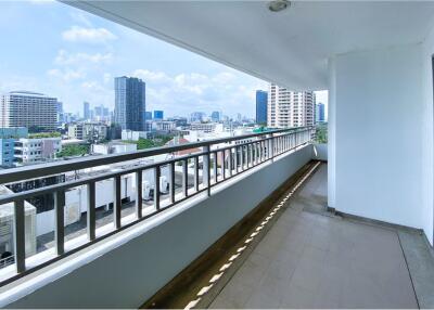 For rent spacious 2 bedrooms with balcony, open kitchen at Sathon Park Place