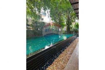 Pathumwan Oasis, close to BTS, 3 Bedrooms Duplex 177 Sqm., 80K