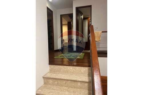 Pathumwan Oasis, close to BTS, 3 Bedrooms Duplex 177 Sqm., 80K