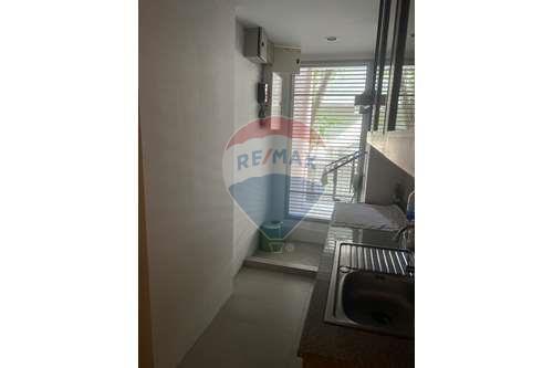 Pathumwan Oasis, close to BTS, 3 Bedrooms Duplex 177 Sqm., 80K