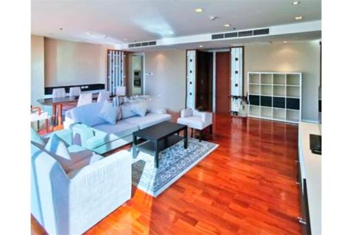 For rent Modern 3 bedrooms with big balconies in Sukhumvit 20