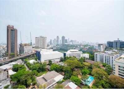 For sale brand new 1 bedroom at Rhythm Sukhumvit 42. Just a minute away from BTS Ekkamai.