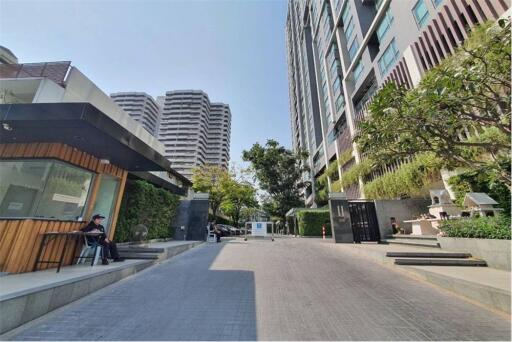 Newly Renovated 2-Bedroom Apartment on 10th Floor Available for Rent at H Sukhumvit 43!