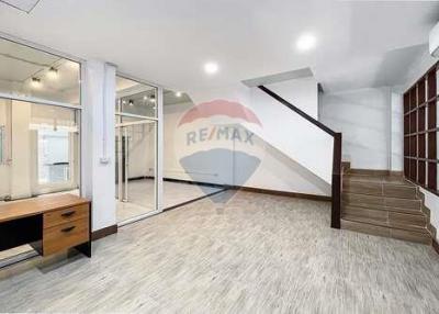 Newly Renovated 3-Story Townhouse Office Space for Rent, Just Steps Away from Ekkamai BTS Station! - 920071058-204