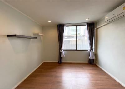 Townhome office for rent; walking distance to Ekkamai BTS. - 920071058-204