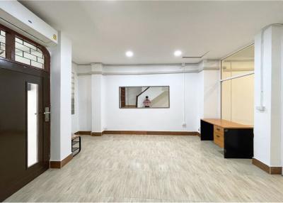 Newly Renovated 3-Story Townhouse Office Space for Rent, Just Steps Away from Ekkamai BTS Station! - 920071058-204