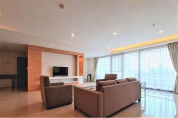 For rent apartment  4 bedrooms with balcony in Sukhumvit 63