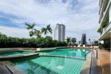 For rent apartment  4 bedrooms with balcony in Sukhumvit 63