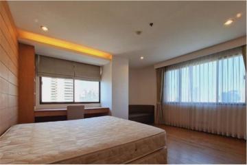 For rent apartment  4 bedrooms with balcony in Sukhumvit 63