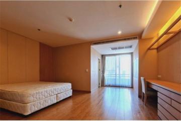 For rent apartment  4 bedrooms with balcony in Sukhumvit 63