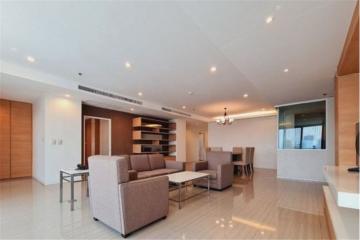 For rent apartment  4 bedrooms with balcony in Sukhumvit 63