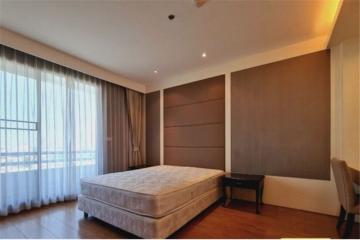 For rent apartment  4 bedrooms with balcony in Sukhumvit 63