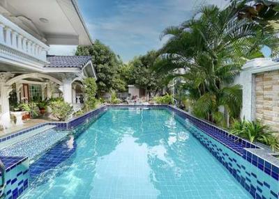 Experience Stunning 5-Bedroom House with Private Pool.