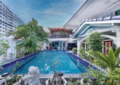 Experience Ultimate Luxury: Stunning 5-Bedroom House with Private Pool, Unbeatable Access to Sukhumvit and Suvarnabhumi Airport! - 920071058-205
