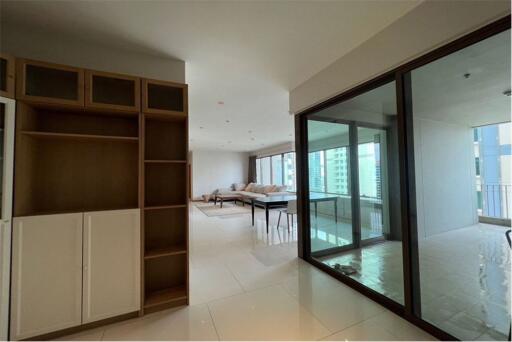 Live in Luxury: Spacious 3-Bedroom + Maidroom with Big Balcony for Rent at The Emporio Place - 920071001-10859