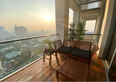 Stunning View 1 bedroom with big balcony Sathon