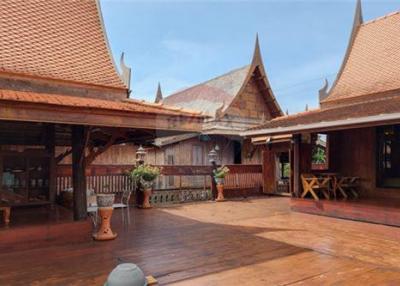 Hot Dea l Thai riverside resort, golden teak wood, size 6 rooms