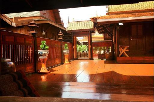 Hot Dea l Thai riverside resort, golden teak wood, size 6 rooms