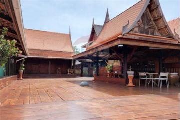 Hot Dea l Thai riverside resort, golden teak wood, size 6 rooms