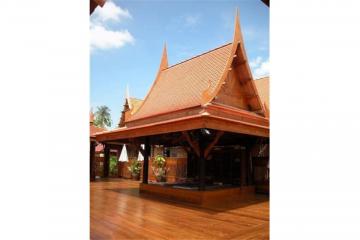 Hot Dea l Thai riverside resort, golden teak wood, size 6 rooms