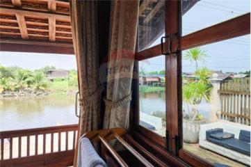 Hot Dea l Thai riverside resort, golden teak wood, size 6 rooms