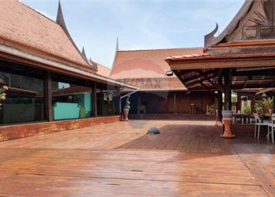 Hot Dea l Thai riverside resort, golden teak wood, size 6 rooms