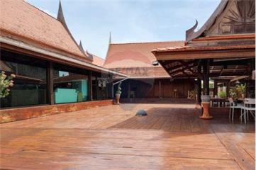 Hot Dea l Thai riverside resort, golden teak wood, size 6 rooms