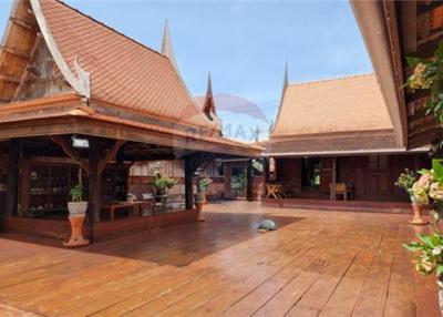 Hot Dea l Thai riverside resort, golden teak wood, size 6 rooms