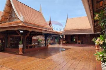 Hot Dea l Thai riverside resort, golden teak wood, size 6 rooms