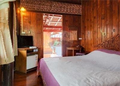 Hot Dea l Thai riverside resort, golden teak wood, size 6 rooms