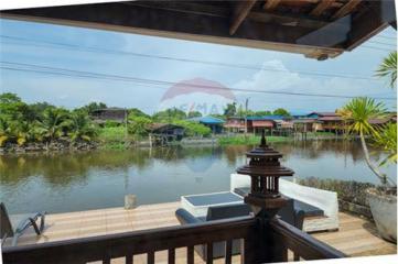 Hot Dea l Thai riverside resort, golden teak wood, size 6 rooms