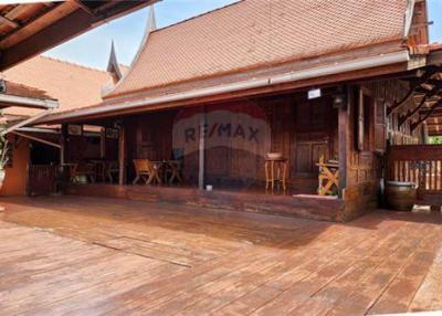 Hot Dea l Thai riverside resort, golden teak wood, size 6 rooms