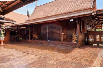 Hot Dea l Thai riverside resort, golden teak wood, size 6 rooms