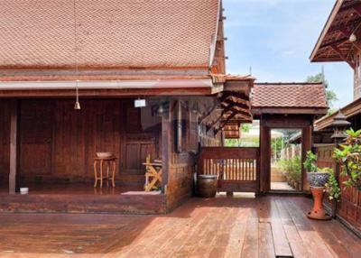 Hot Dea l Thai riverside resort, golden teak wood, size 6 rooms