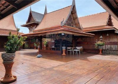 Hot Dea l Thai riverside resort, golden teak wood, size 6 rooms