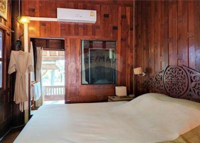 Hot Dea l Thai riverside resort, golden teak wood, size 6 rooms