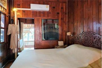 Hot Dea l Thai riverside resort, golden teak wood, size 6 rooms