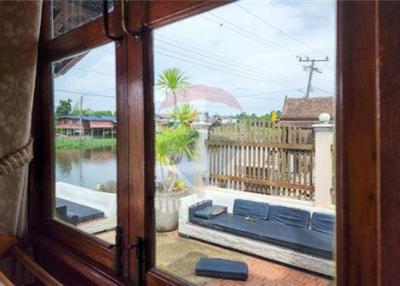 Hot Dea l Thai riverside resort, golden teak wood, size 6 rooms