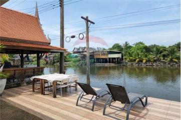 Hot Dea l Thai riverside resort, golden teak wood, size 6 rooms