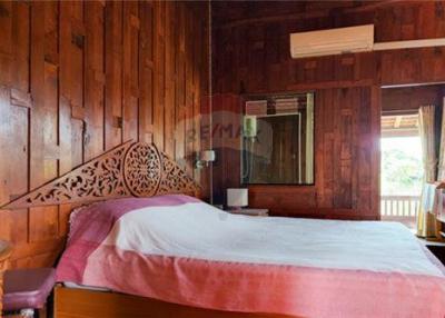 Hot Dea l Thai riverside resort, golden teak wood, size 6 rooms