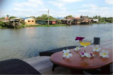 Hot Dea l Thai riverside resort, golden teak wood, size 6 rooms