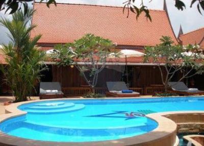 Hot Dea l Thai riverside resort, golden teak wood, size 6 rooms