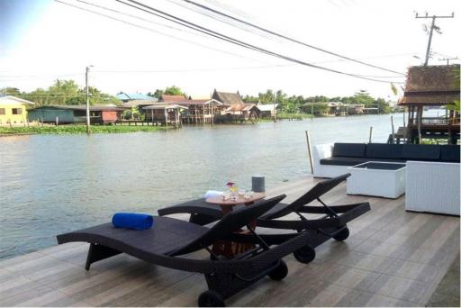 Hot Dea l Thai riverside resort, golden teak wood, size 6 rooms