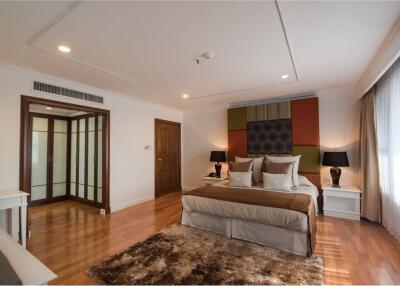 Extraordinary 3-Bed with a gorgeous view of the Bejakitti Lake for rent in Asoke