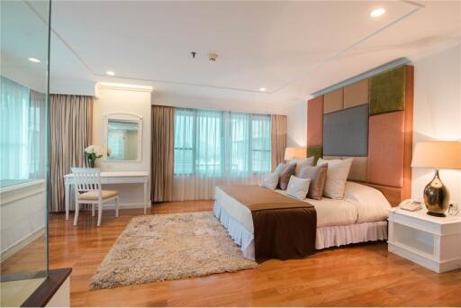 Newly Renovated! Modern 3+1Bed with unblocked view and balcony for rent in Asoke