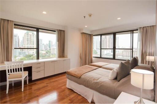 Newly Renovated! Modern 3+1Bed with unblocked view and balcony for rent in Asoke